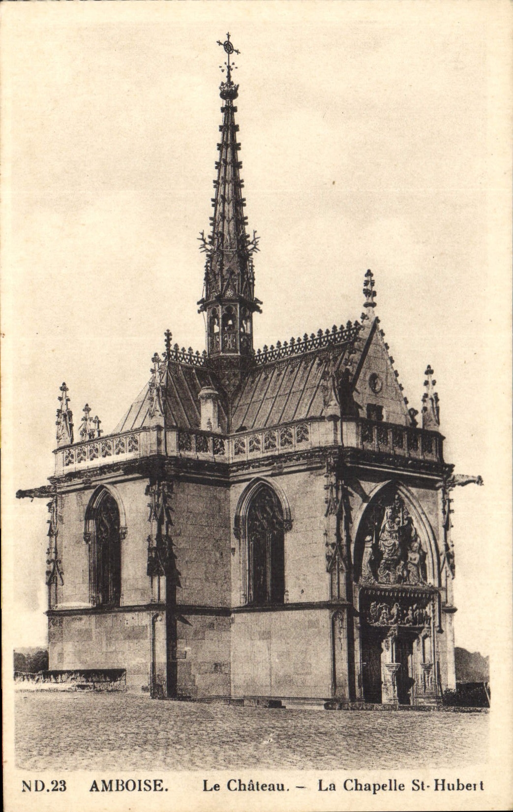 CPA Amboise Le Chateau La Chapelle St Hubert