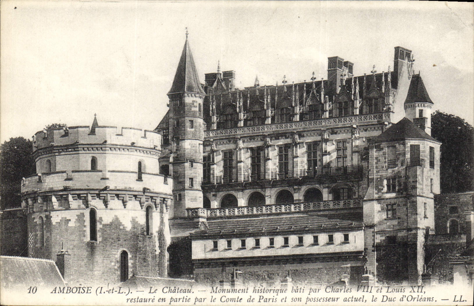 CPA Amboise Le Chateau Monument historique Bati par Charles VIII et Louis XII 