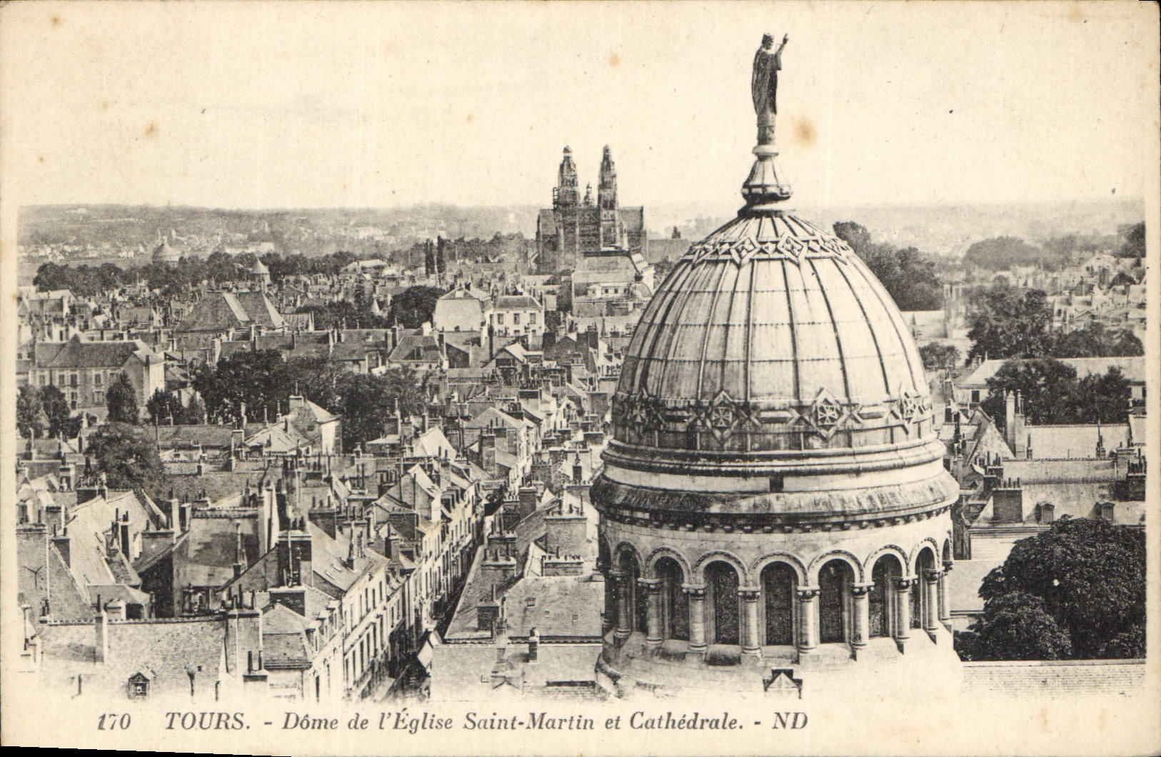 CPA Tours Dome de l'Eglise Saint Martin et Cathedrale