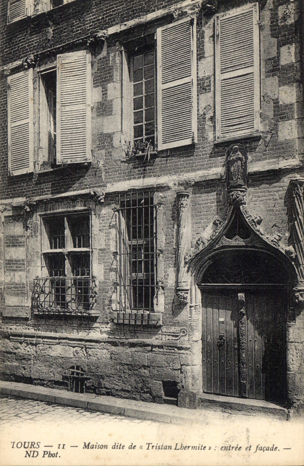 CPA Tours Maison dite de Tristan Lhermite entree et facade