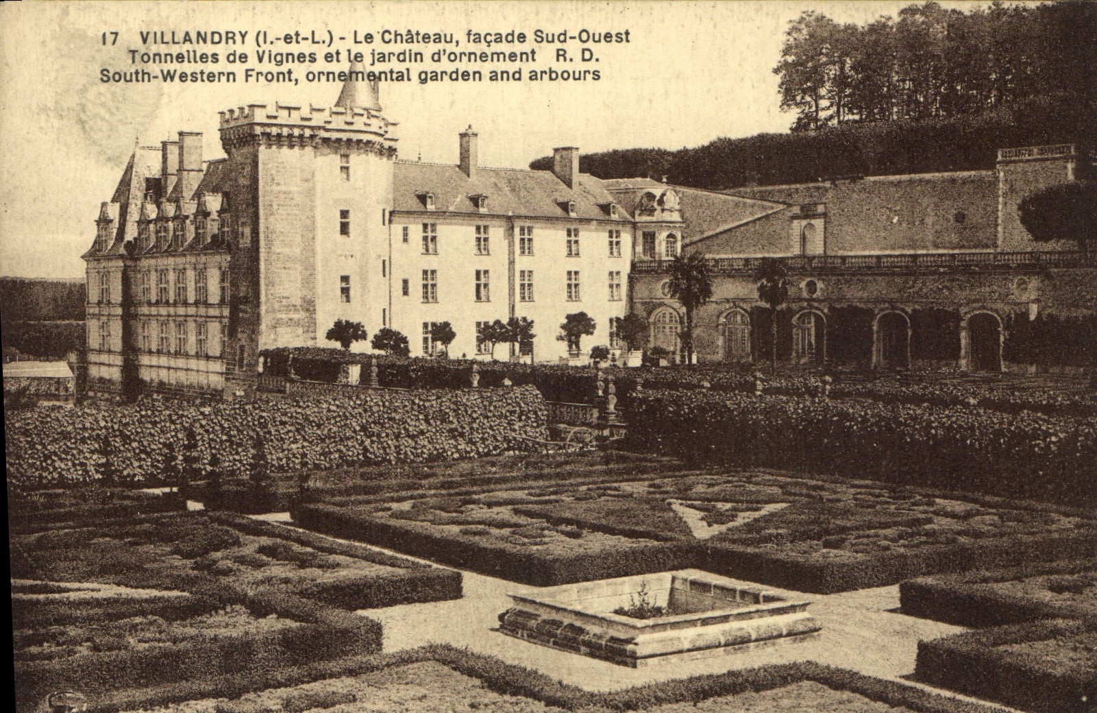 CPA Villandry Le Chateau Facade Sud Ouest Tonneilles de Vignes et le Jardin d'ornament 