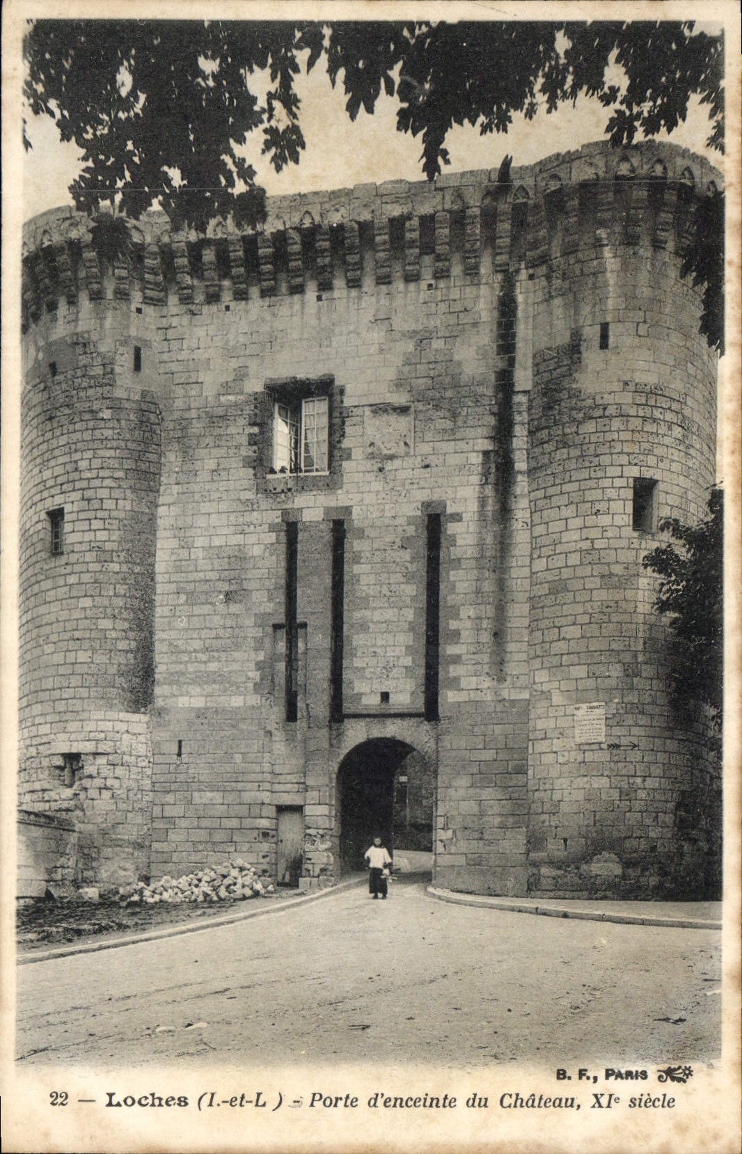 CPA Loches Porte d'anciente du Chateau XI siecle  