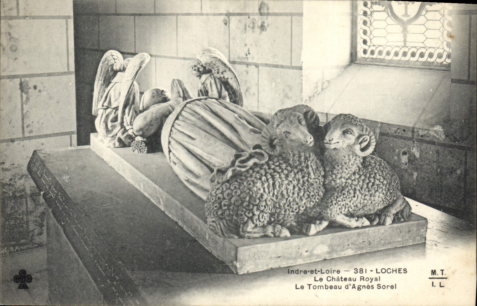 CPA Loches Le Chateau Royal Le Tombeau d'Agnes Sorel 