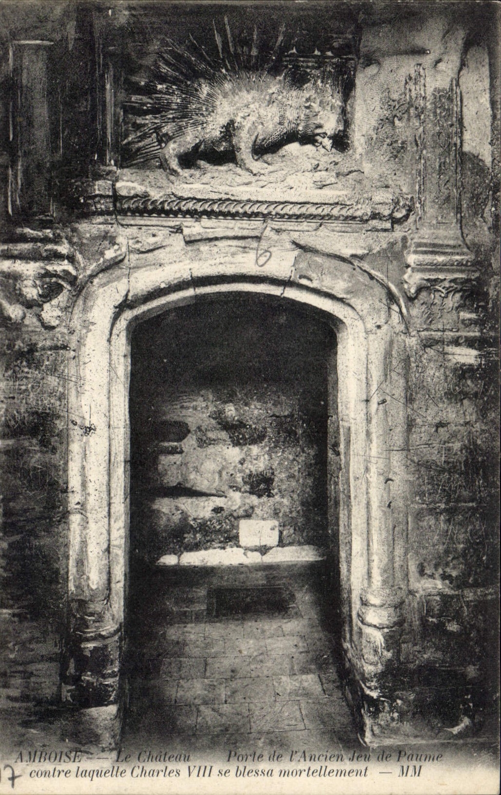 CPA Amboise Le Chateau Porte de l'Ancien Jeu de Paume