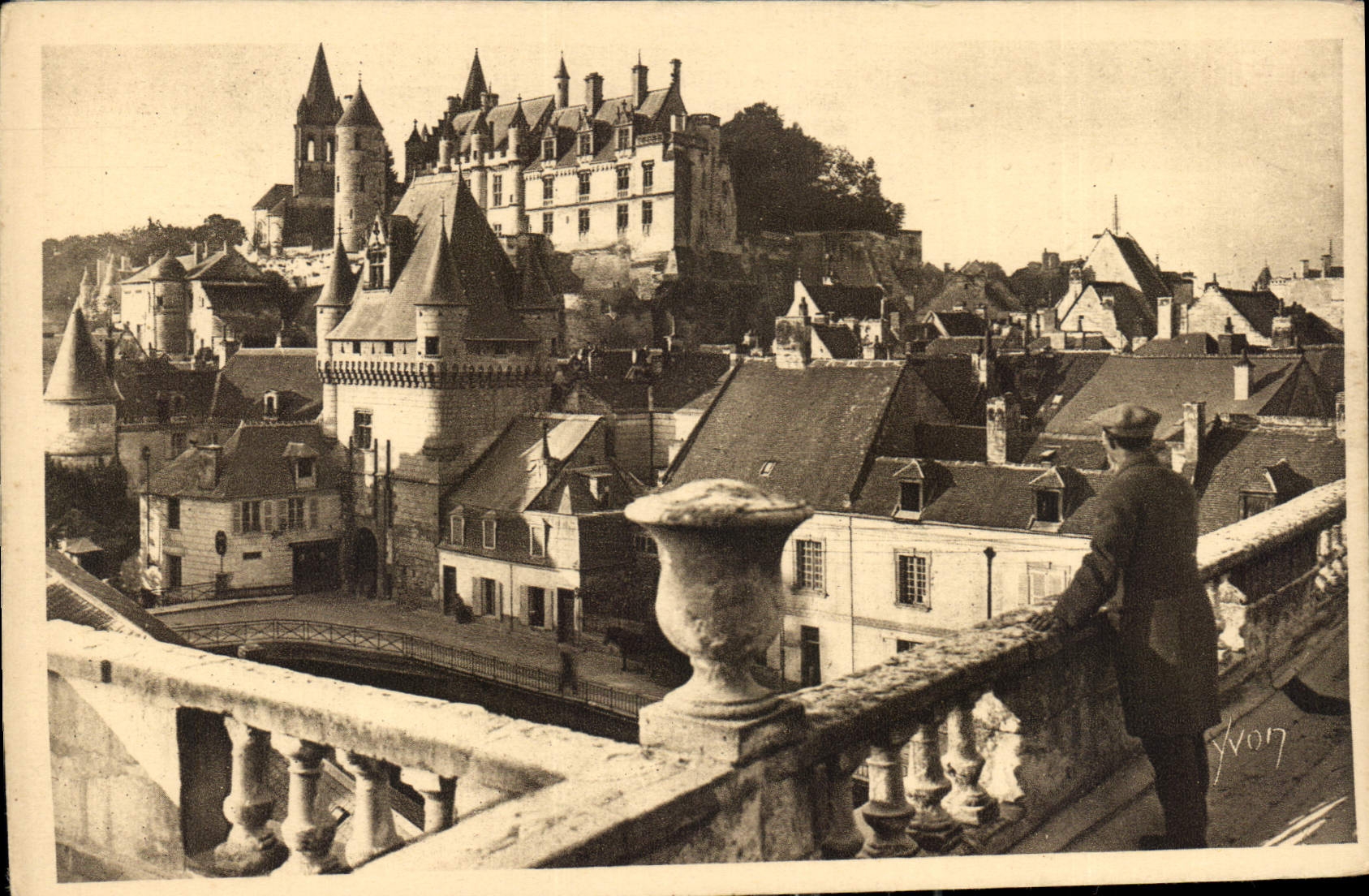 CPA Chateau de Loches Le Chateau Royal et la Porte des Cordeliers 