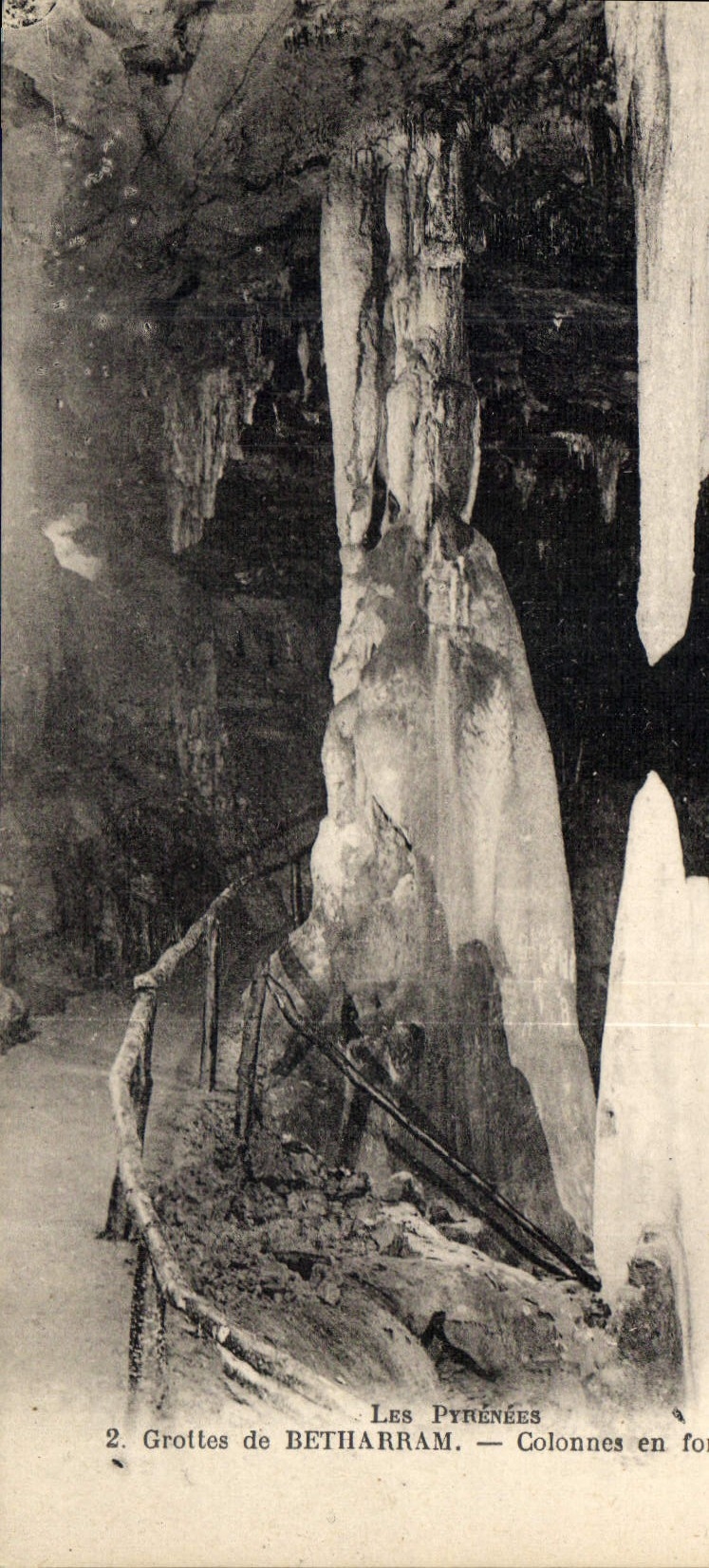 CPA Les Pyrenees Grottes de Betharram 