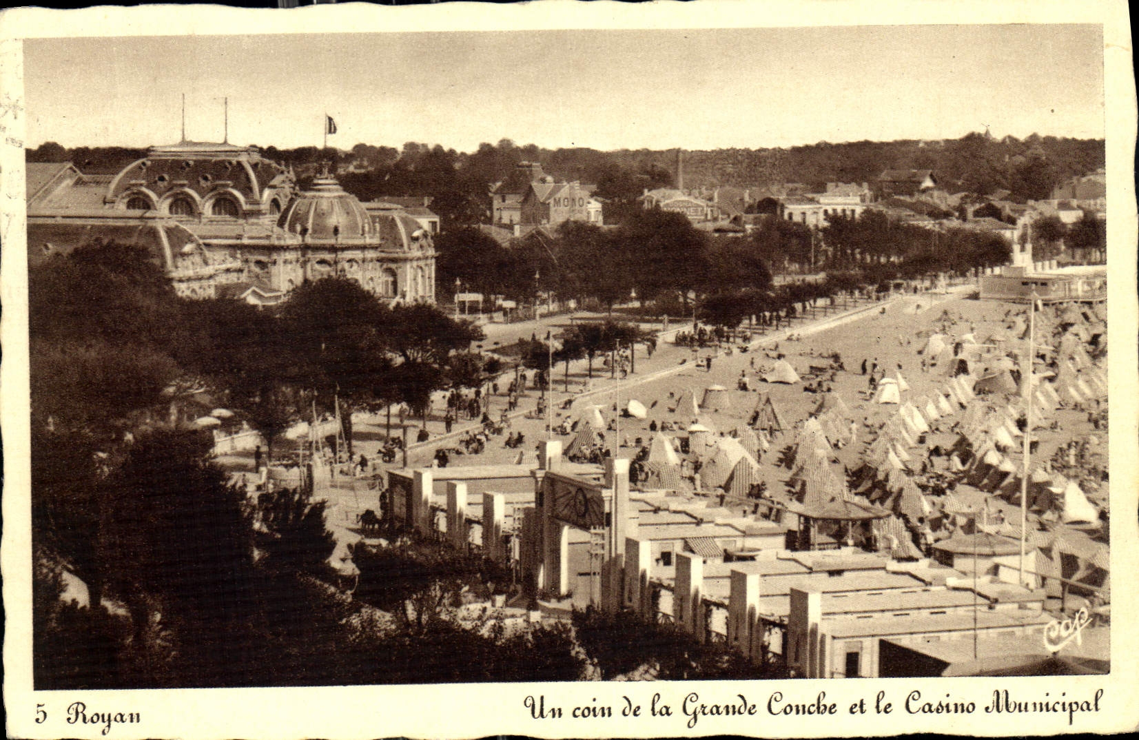 CPA Royan Un coin de la Grande Concbe et le Casino Municipal 