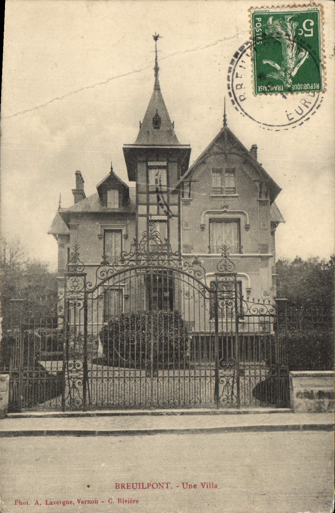 CPA Breuilpont Une Villa 