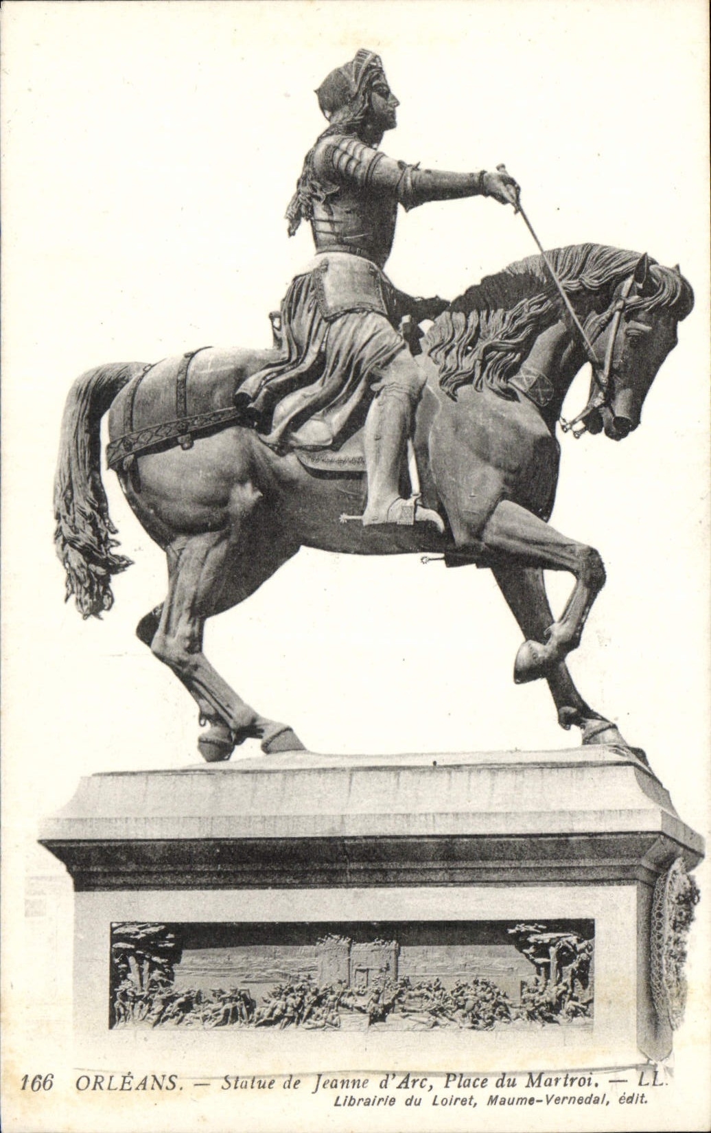 CPA Orleans Statue de Jeanne d'Arc Place du Martroi 