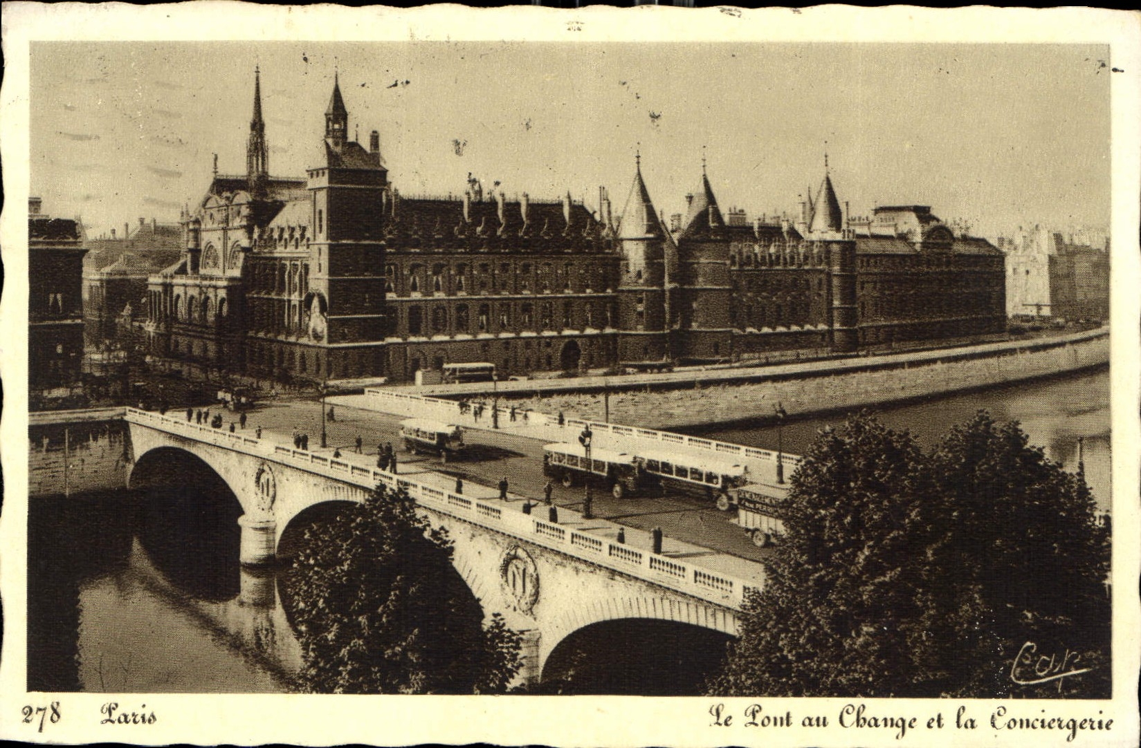 CPA Paris le Pont au Change et la Conciergerie