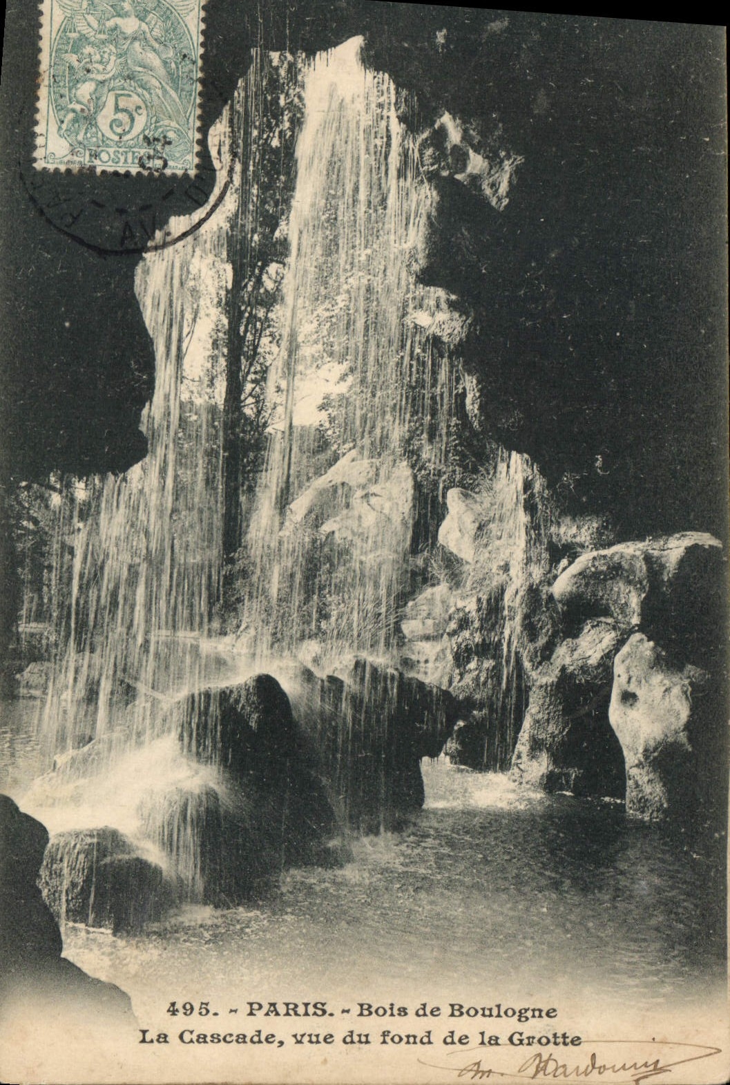 CPA Paris de Bois de Boulogne La Cascade vue du fond de la Grotte 