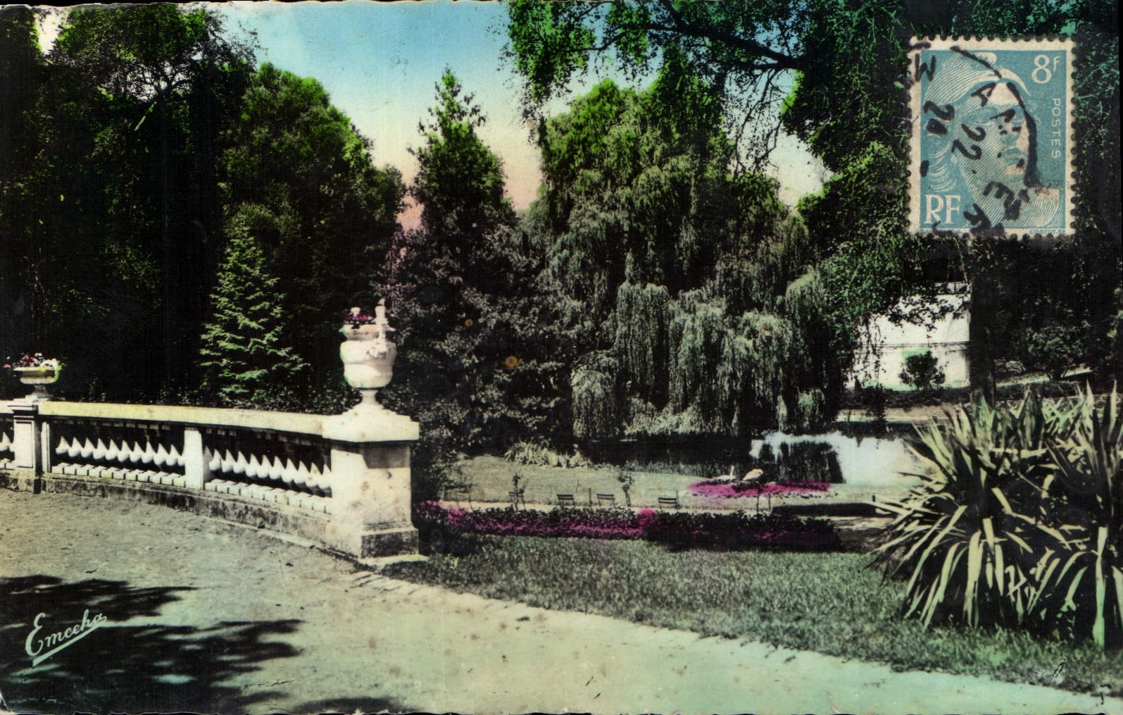 CPA Angers M et L Jardin du Mail La Piece d'eau 
