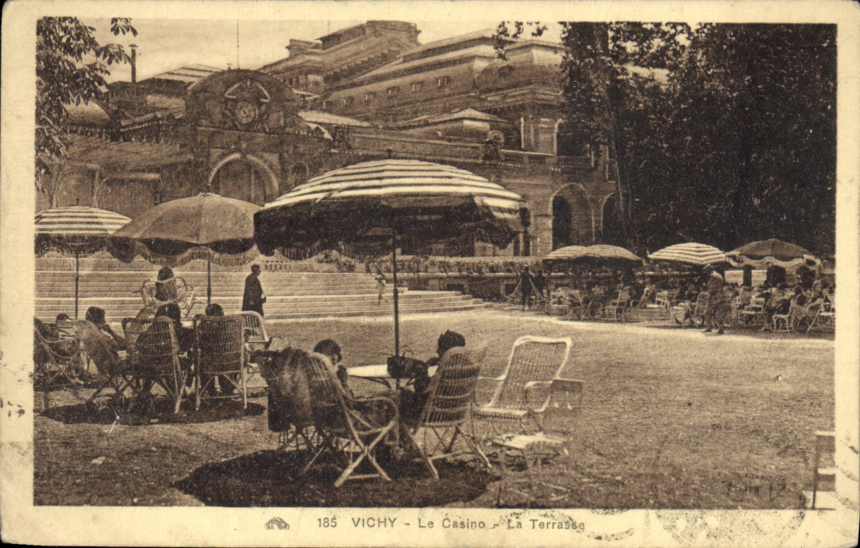 CPA Vichy le Casino la Terrasse 