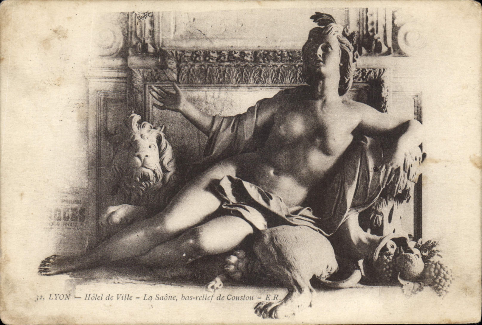 CPA Lyon Hotel de Ville la Saone Bas Relief de Couston Lion