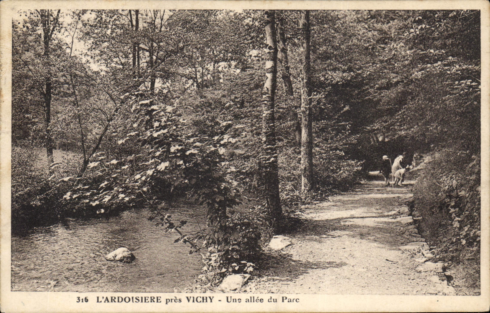 CPA L'Ardoisiere pres Vichy une Allee du Parc 
