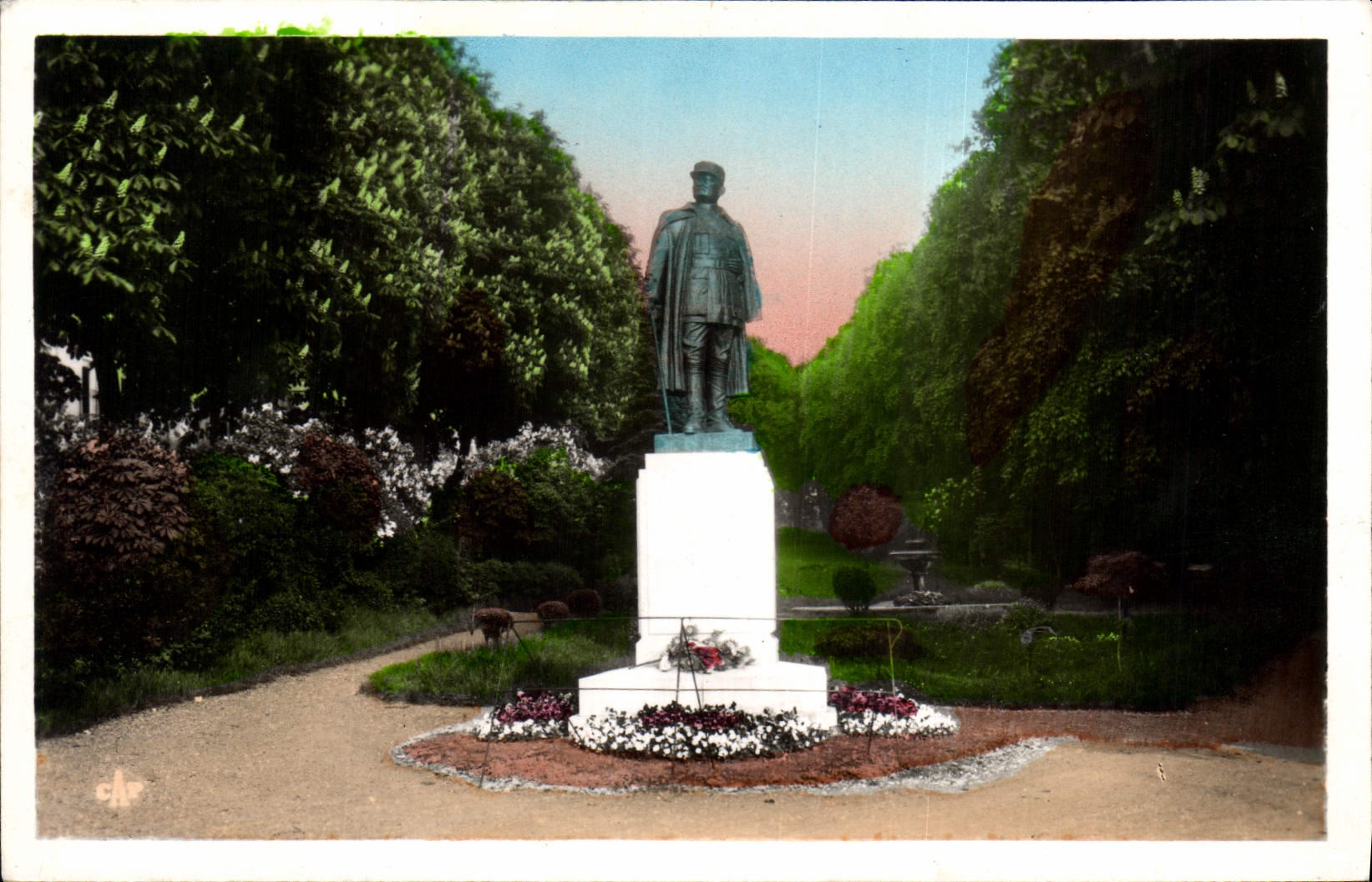 CPA Sarrebourg Moselle Place de la Liberte le Monument Mangin
