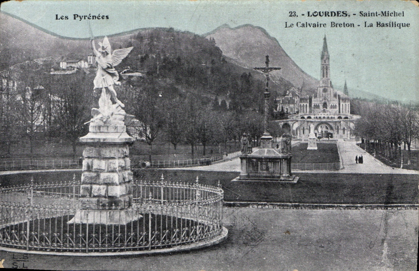 CPA Les Pyrenees Lourdes Saint Michel le Calvaire Breton la Basilique 