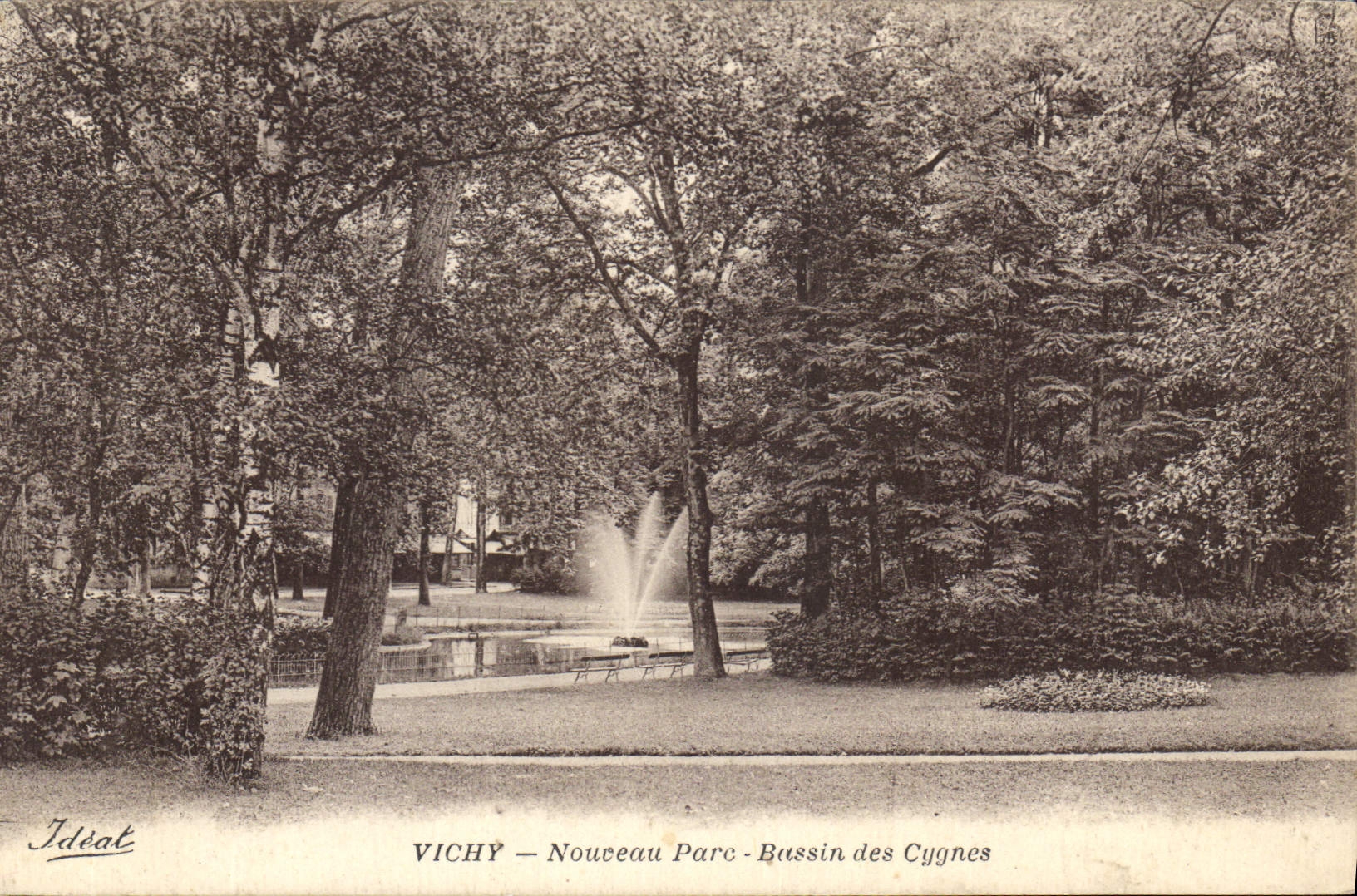 CPA Vichy Nouveau Parc Bassin des Cygnes 