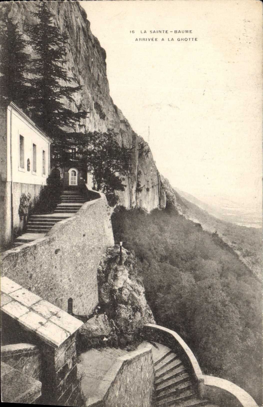 CPA La Sainte Baume Arrivee a la Grote