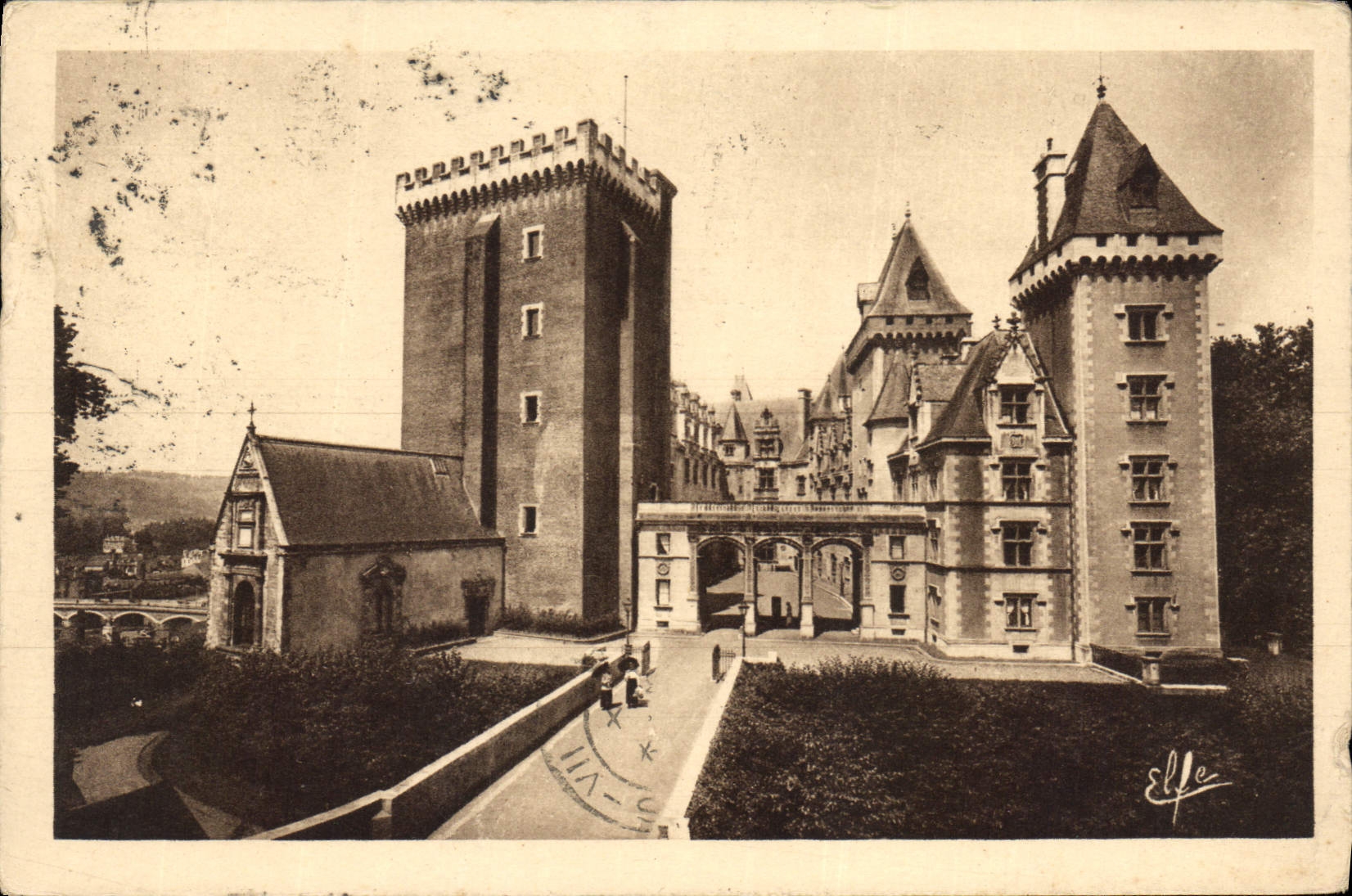 CPA Pyrenees Ocean Pau le Chateau Henri IV Donjon Facade et Entree 