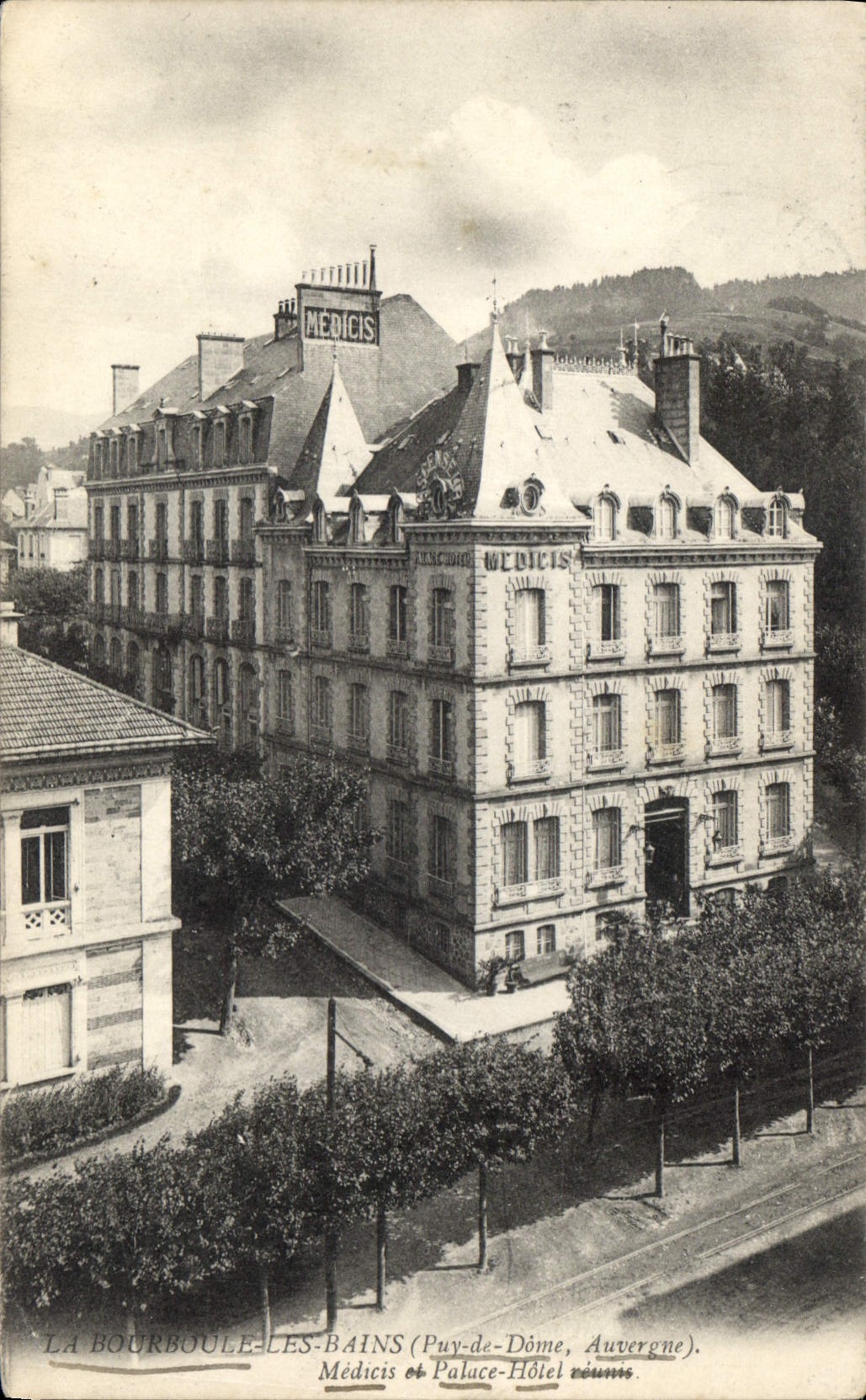 CPA La Bourboule les Bains Puy de Dome Auvergne Medicis et Palace hotel