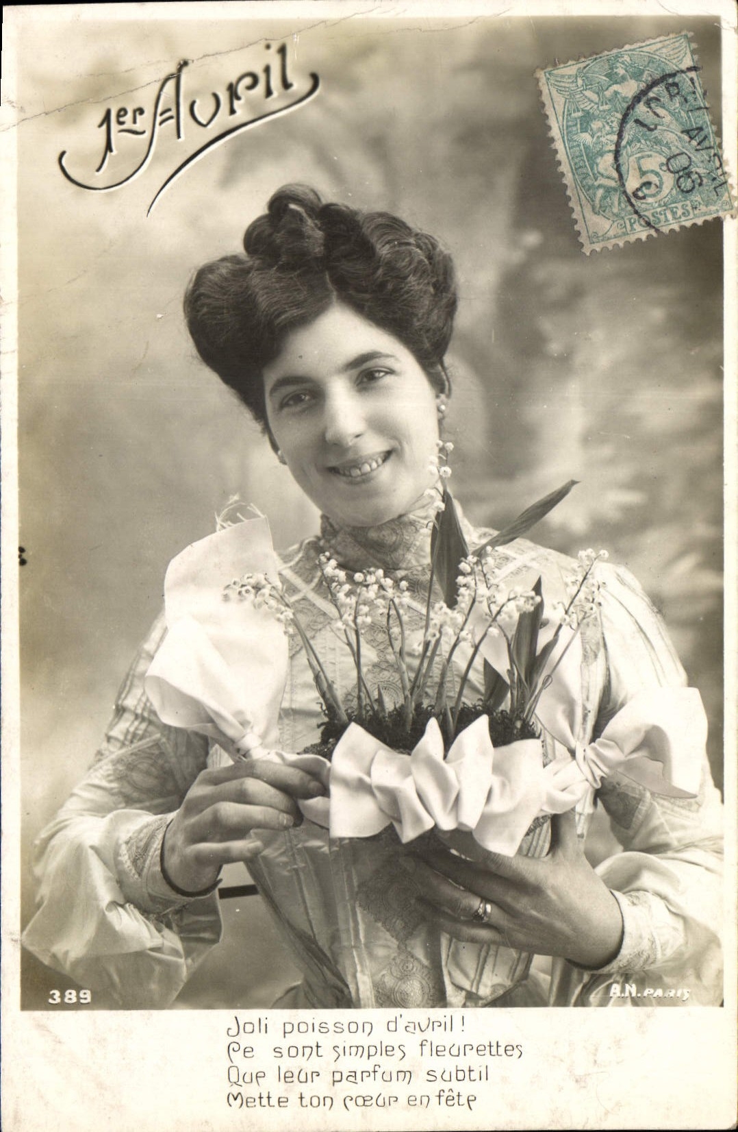 CPA Joli Posson d'Avril le sont simples fleurettes que leur parfum subtil Mette ton coeur en fete Fe