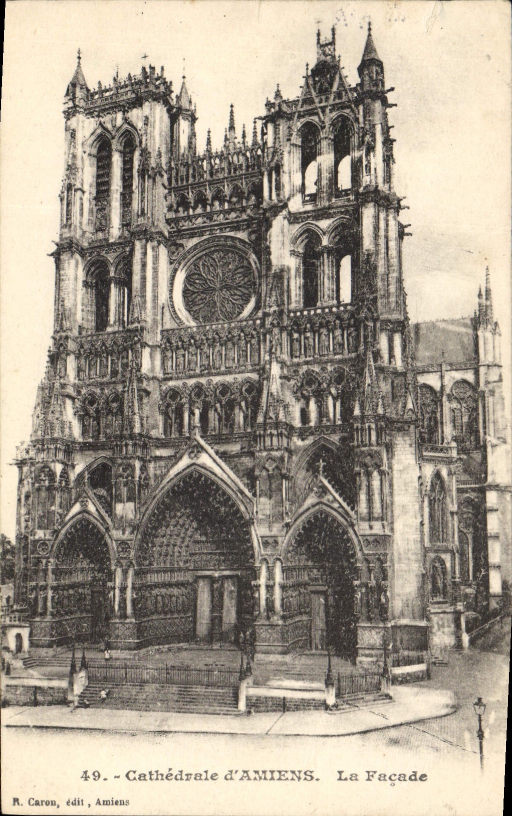CPA Cathedrale d'Amiens la Facade 