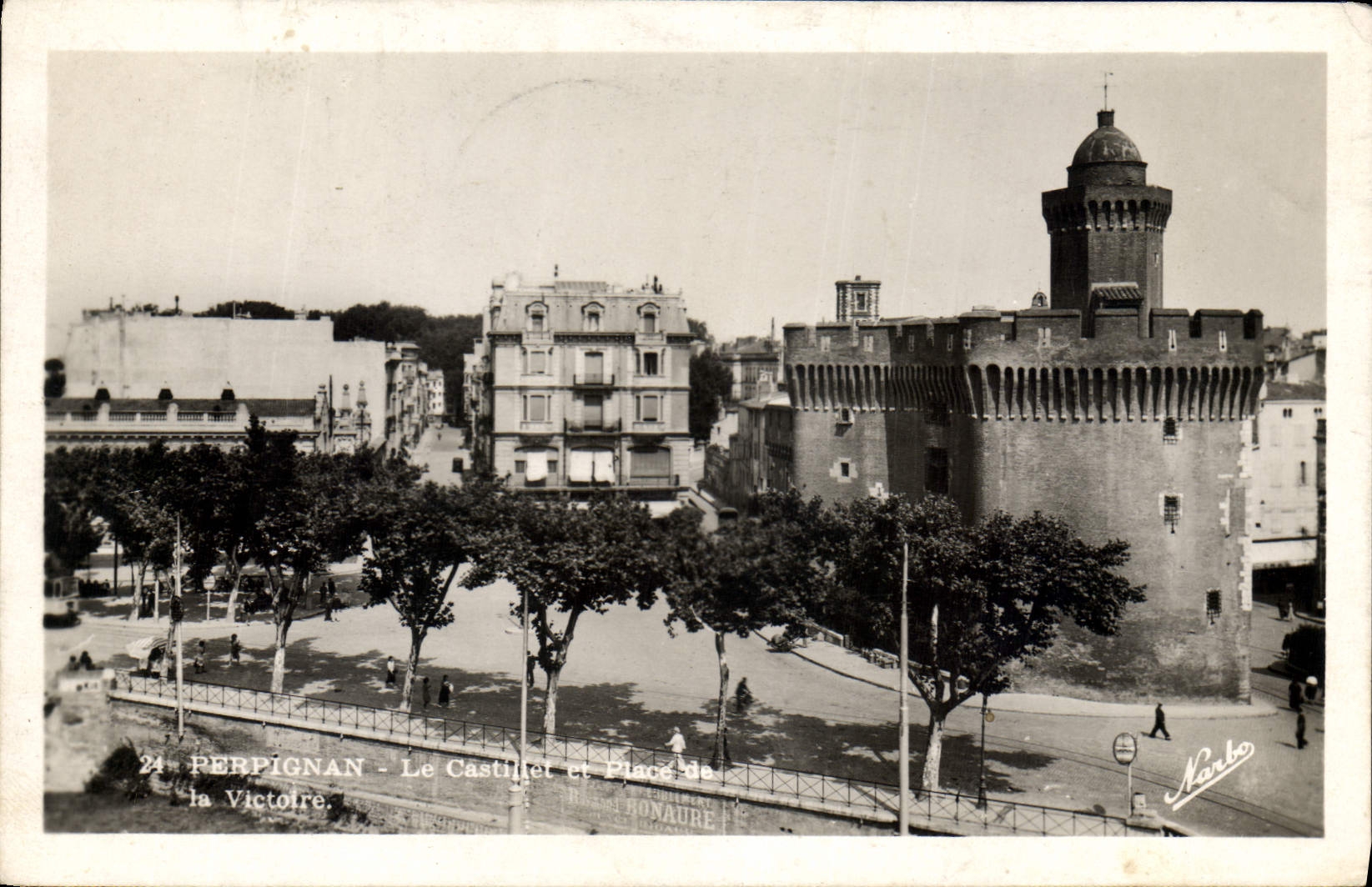CPA Perpignan le Castelet et Place de la Victoire