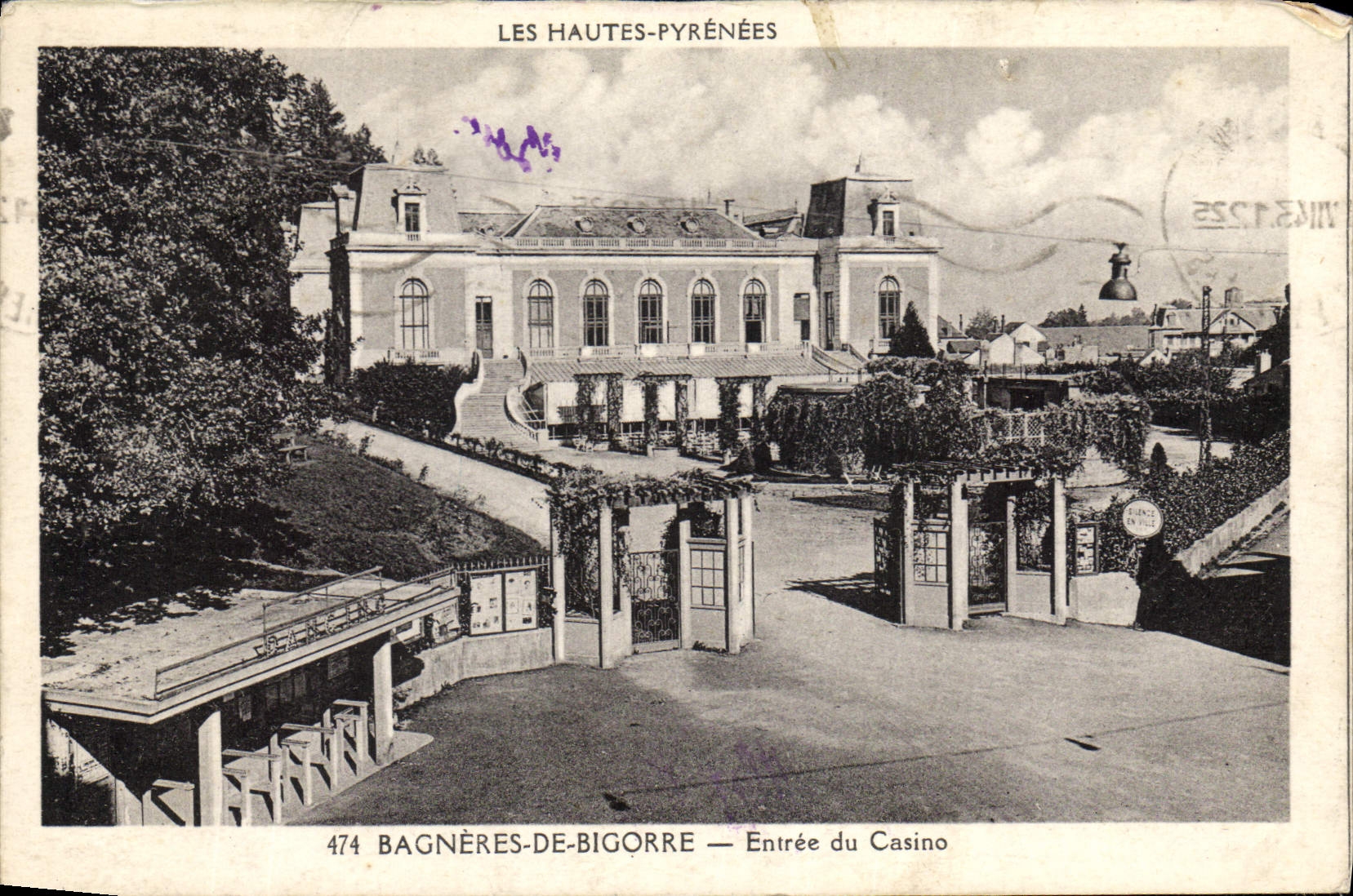 CPA Les Hautes Pyrenees Bagneres de Bigorre Entree du Casino 