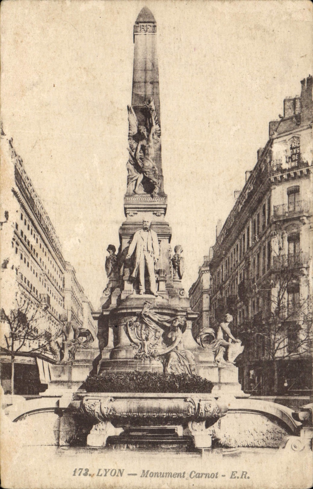 CPA Lyon Monument Carnot 