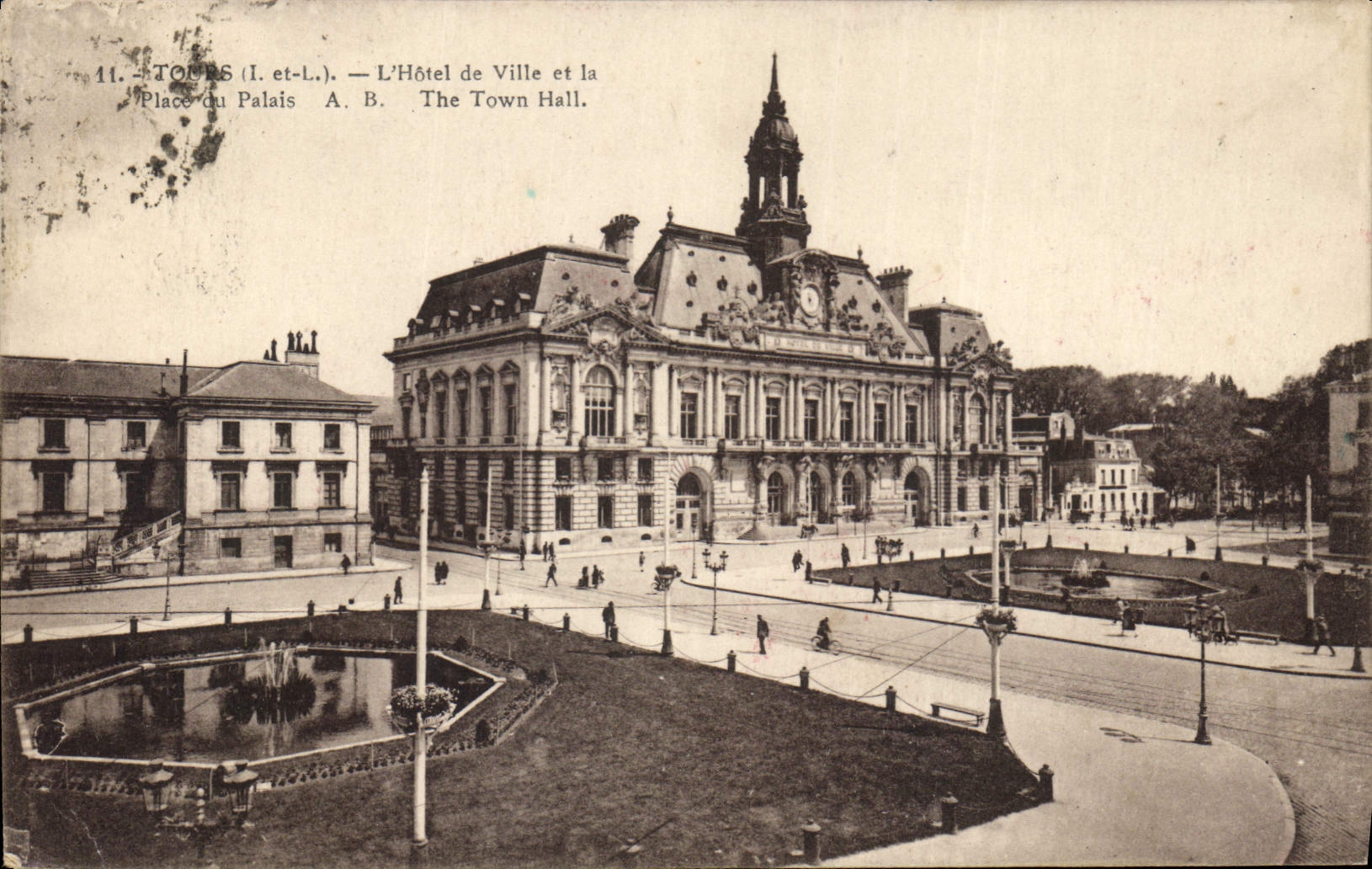CPA Tours I et L l'Hotel de Ville et la Place du Palais 