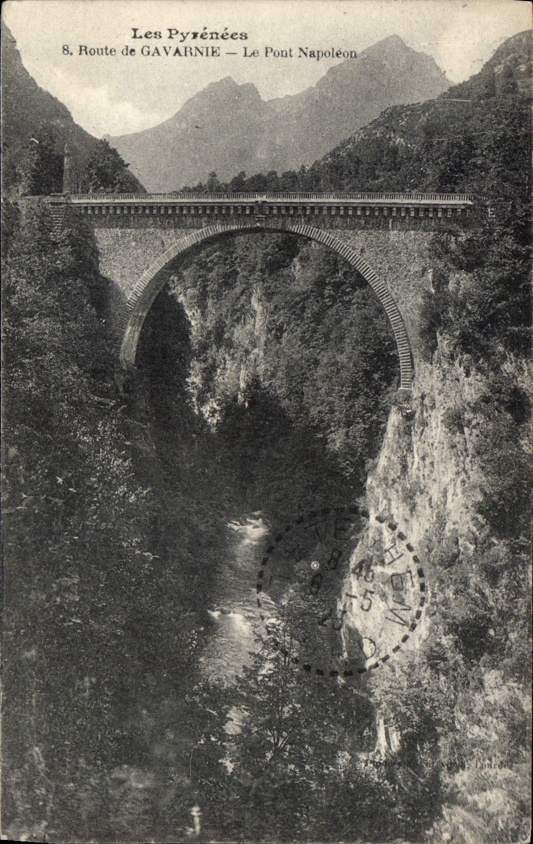 CPA Les Pyrenees route de Gavarnie le Pont Napoleon 