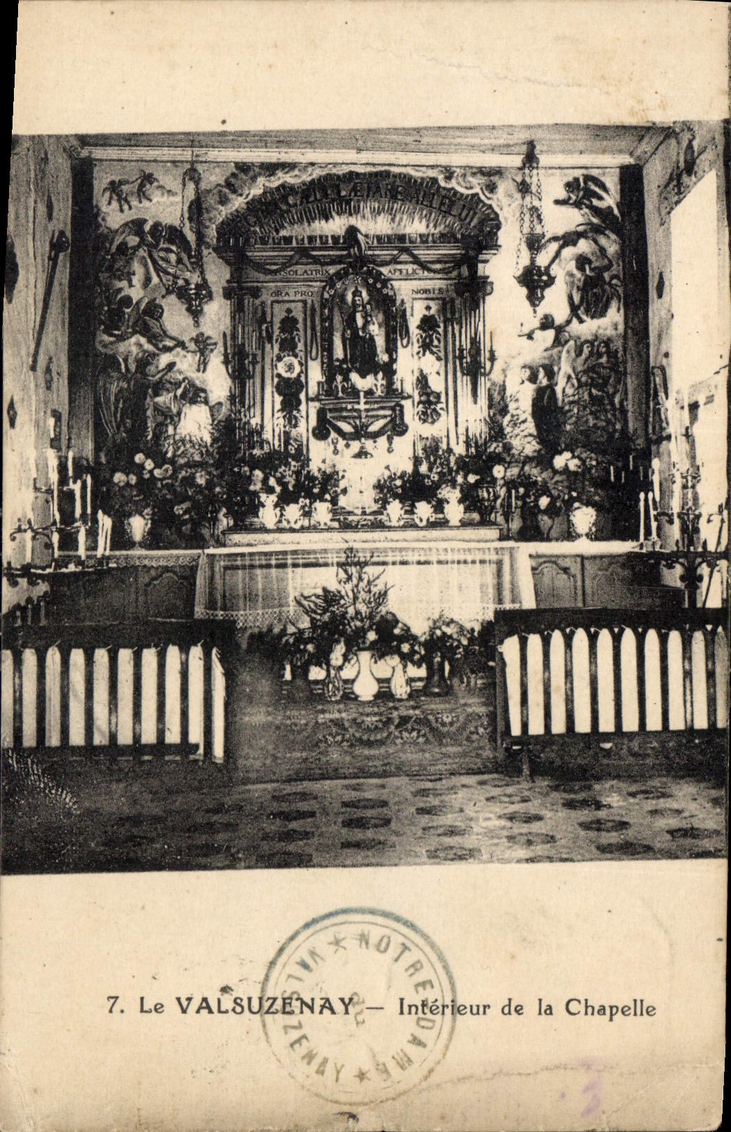 CPA La Valsuzenay Interieur de la Chapelle 