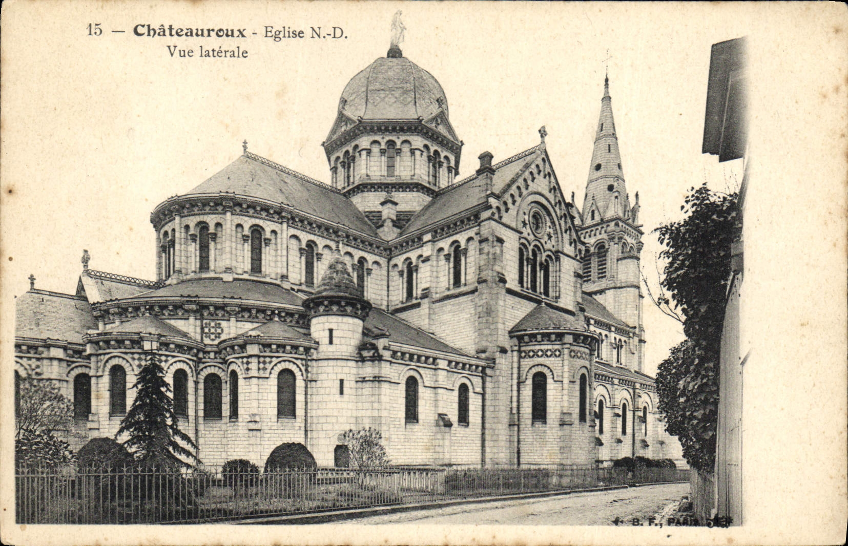 CPA Chateauroux Eglise N D vue laterale