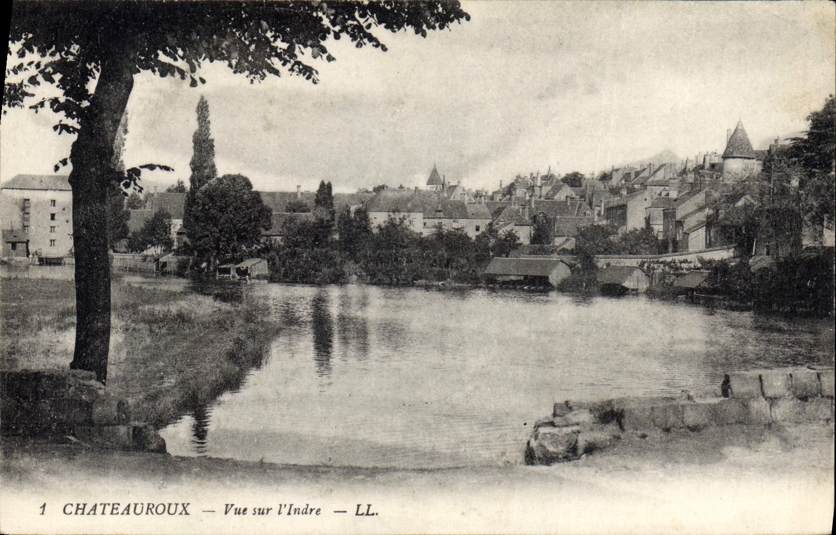 CPA Chateauroux vue sur l'Indre 