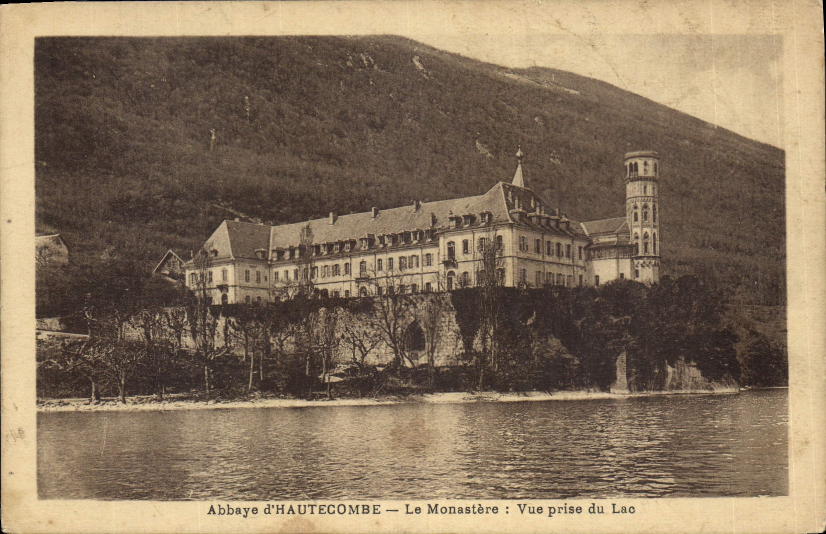 CPA Abbaye d'Hautecombe la Monastere vue prise du Lac