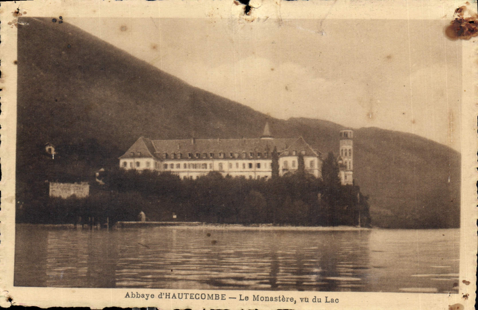 CPA Abbaye d'Hautecombe le Monastere vu du Lac 