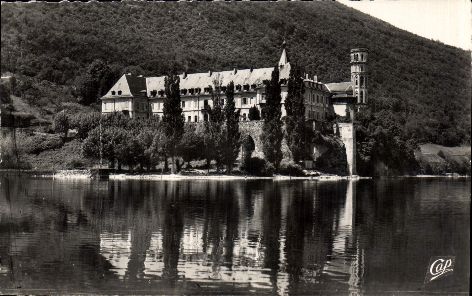 CPA Aix les Bains Facade Nord de l'Abbaye d'Hautecombe 