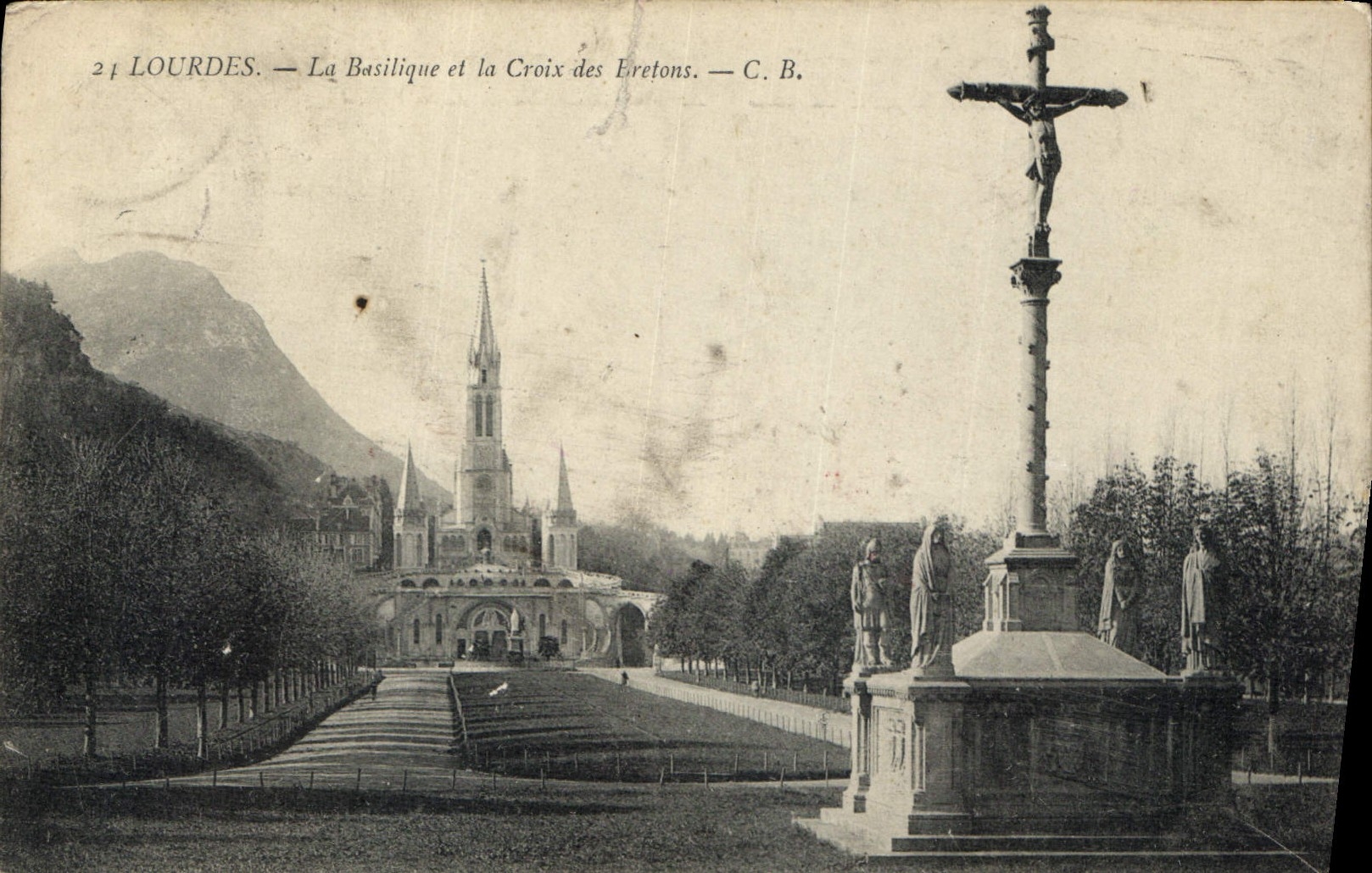 CPA Lourdes la Basilique et la Croix des Bretons 