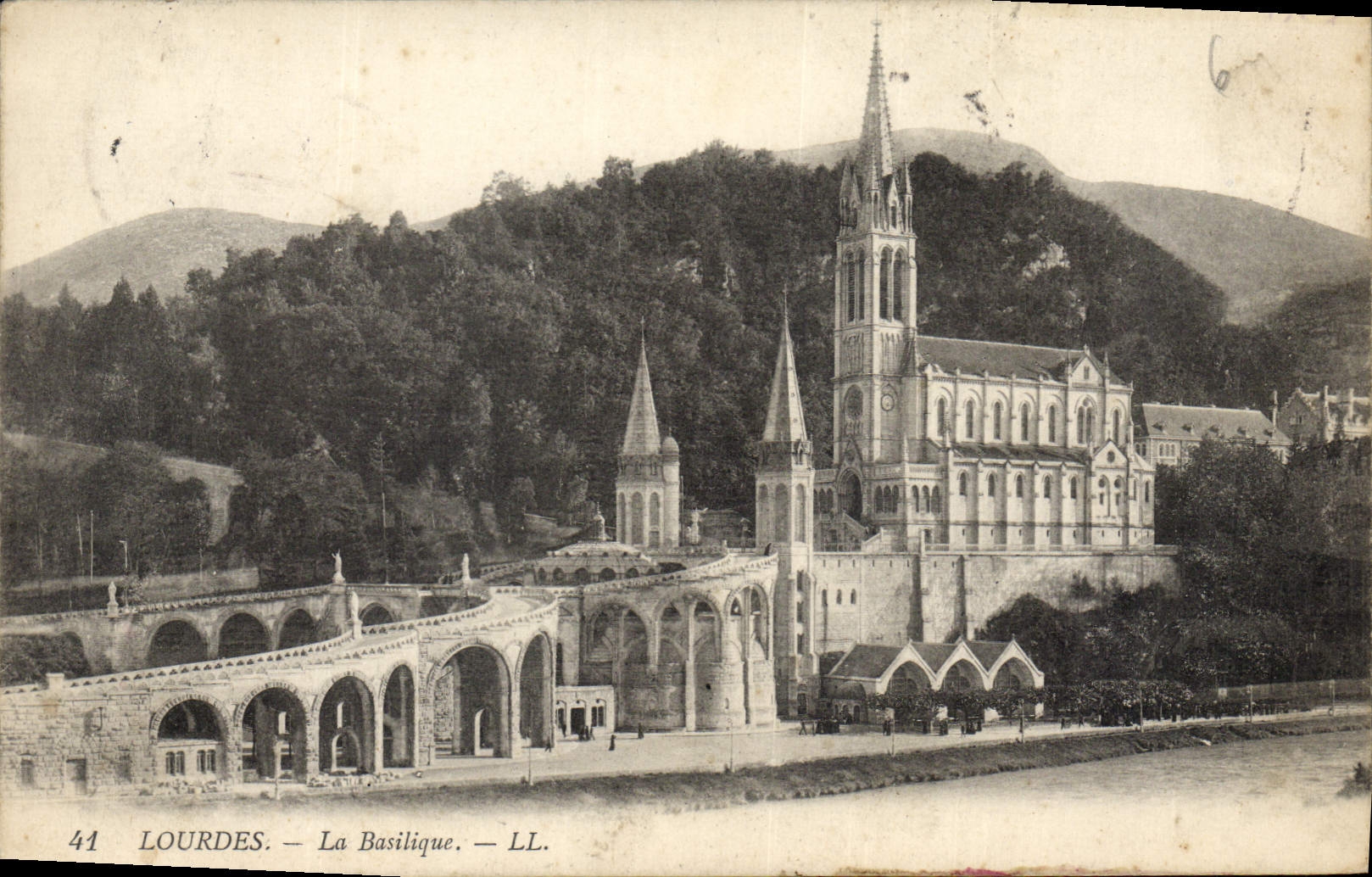 CPA Lourdes La Basilique 
