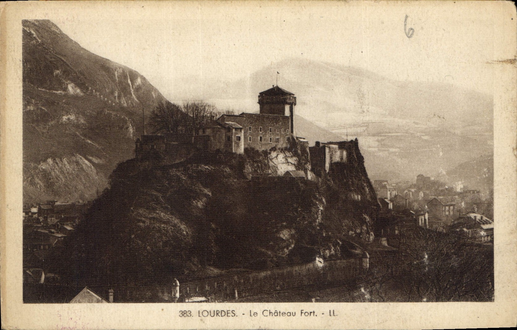 CPA Lourdes le Chateau Fort 