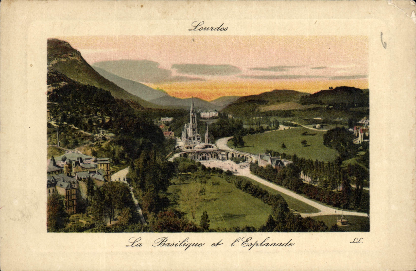 CPA Lourdes la Basilique de l'Esplanade 
