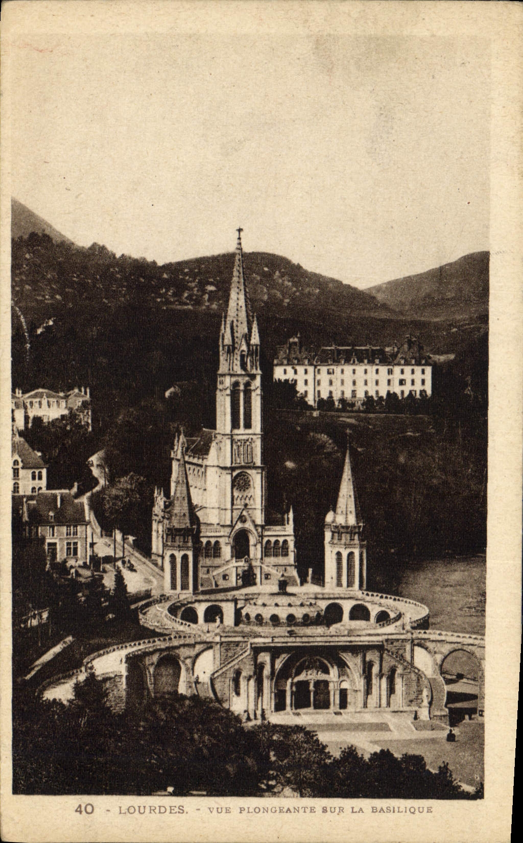 CPA Lourdes vue Plongeante sur la Basilique 