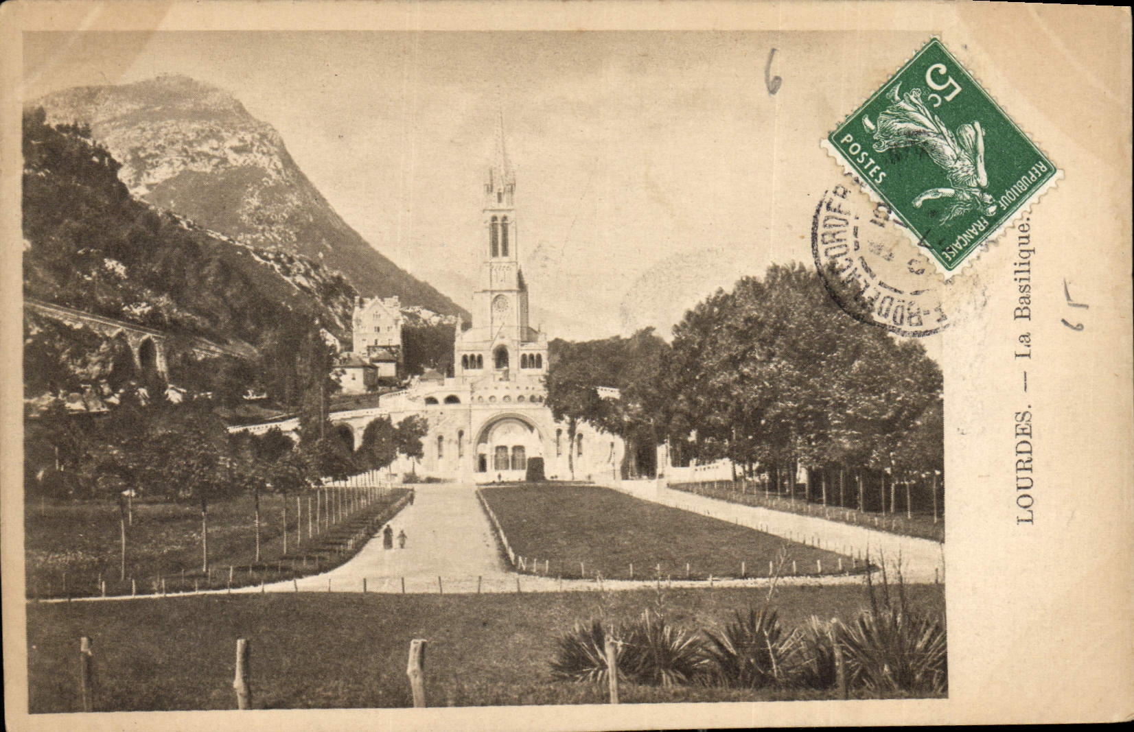 CPA Lourdes la Basilique 