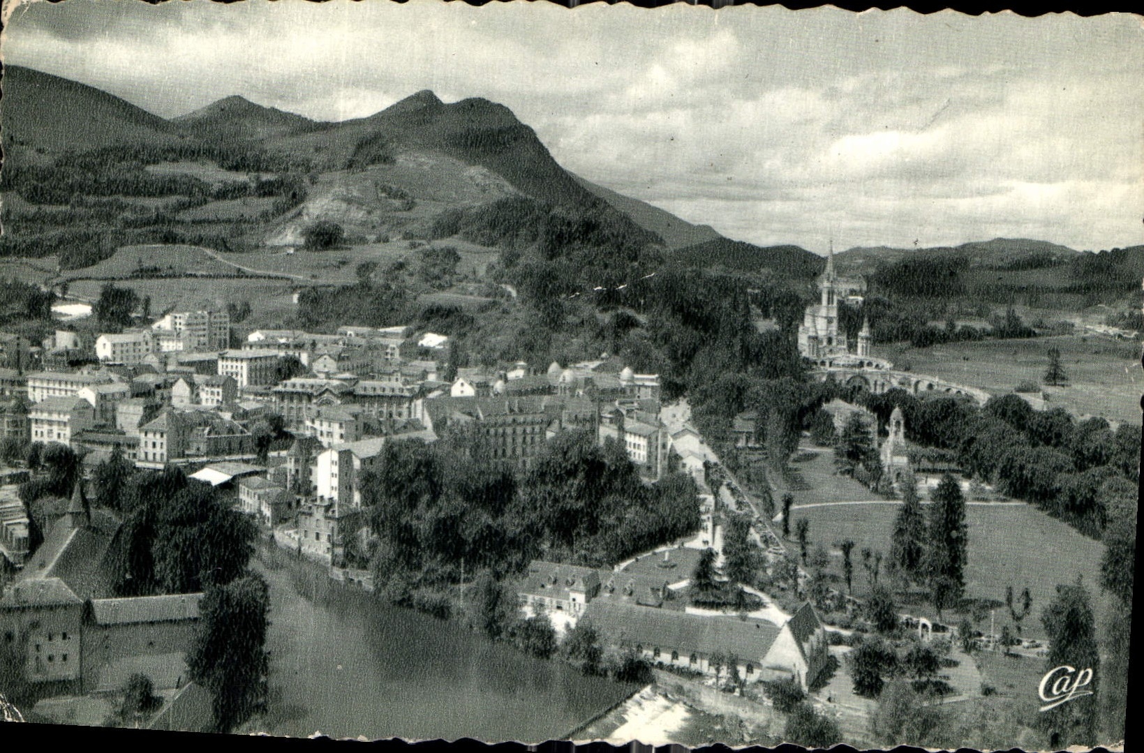CPA Lourdes vue prise du Chateau fort 