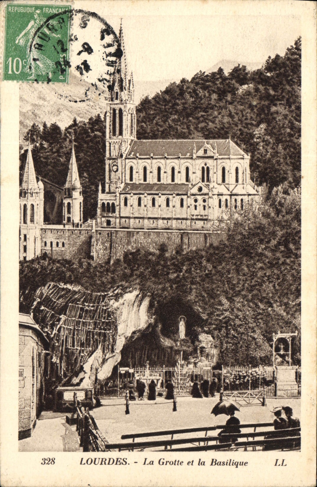 CPA Lourdes la Grotte et la Basilique 