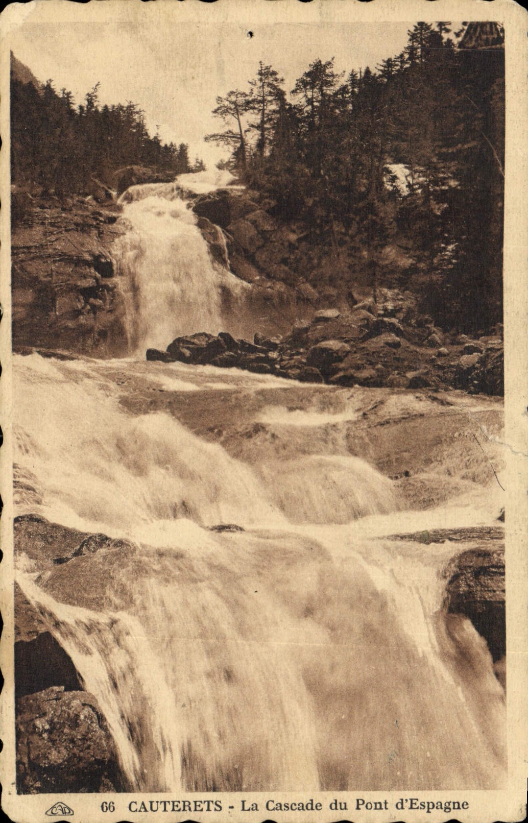 CPA Cauterets la cascade du Pont d'Espagne 