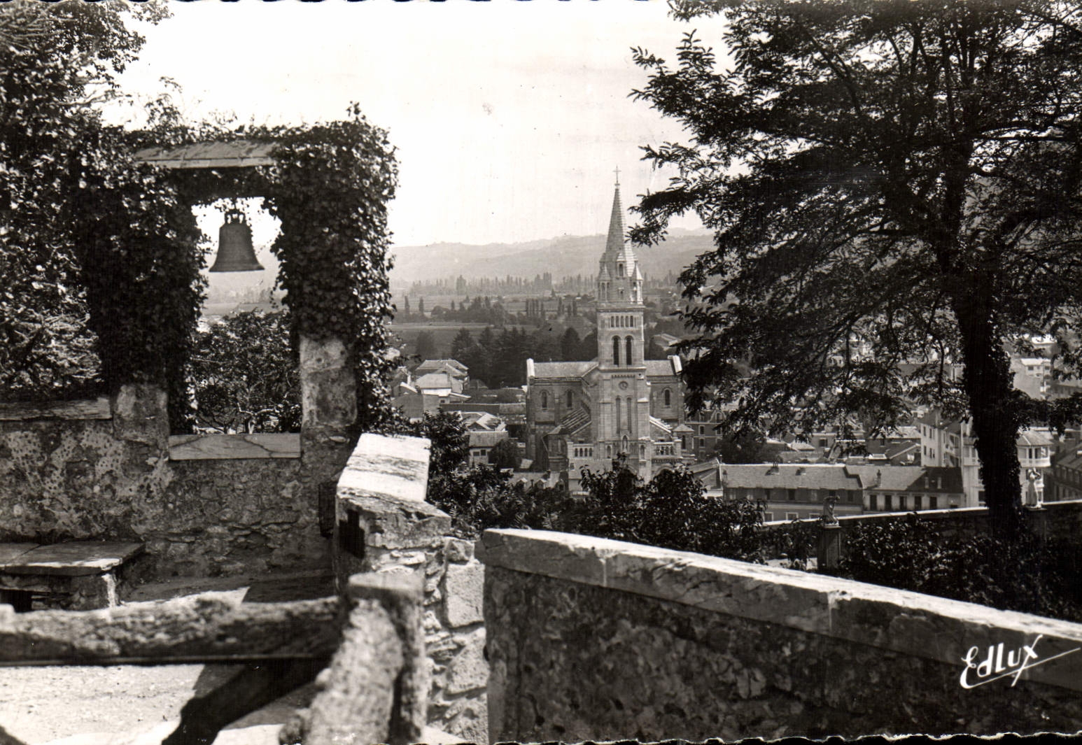 CPA Lourdes vue prise du Chateau Fort 