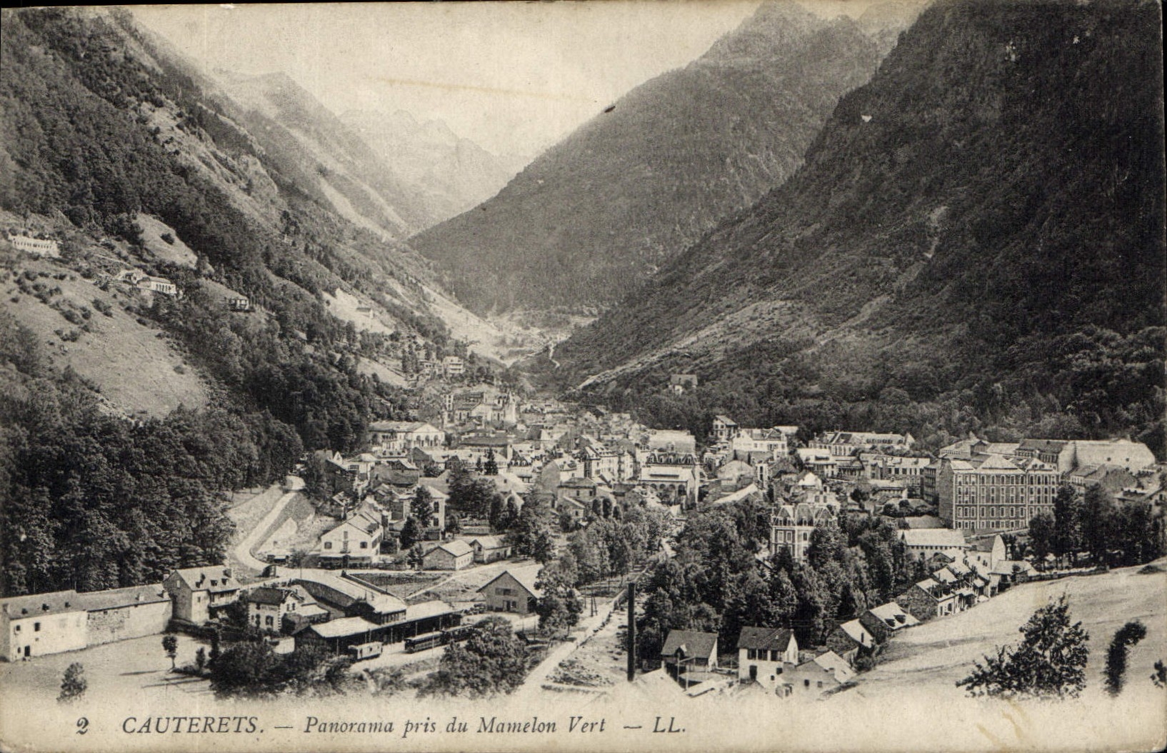 CPA Cauterets Panorama pris du Mamelon Vert 