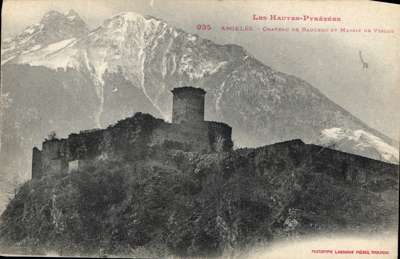 CPA Les Hautes Pyrenees Argeles Chateau de 
